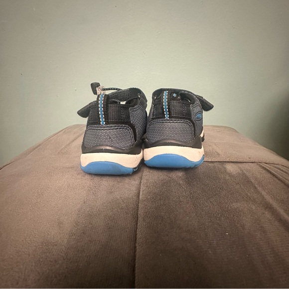 Keen Newport H2 Closed Toe
Waterproof Hiking Sandals Shoes
1022903 Size - Picture 3 of 11